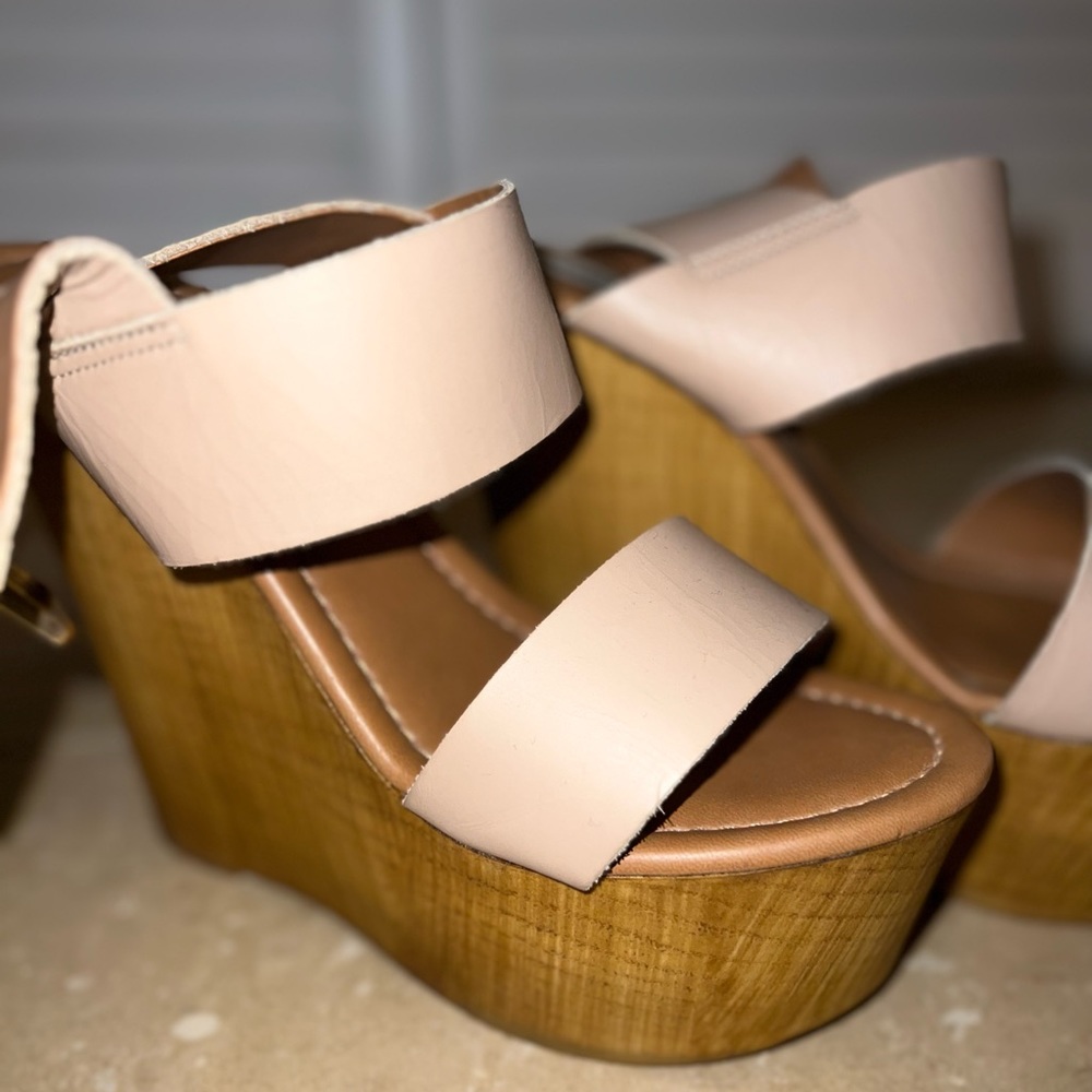 Steve Madden Beautiful & Comfortable Beige Platforms, Worn Once